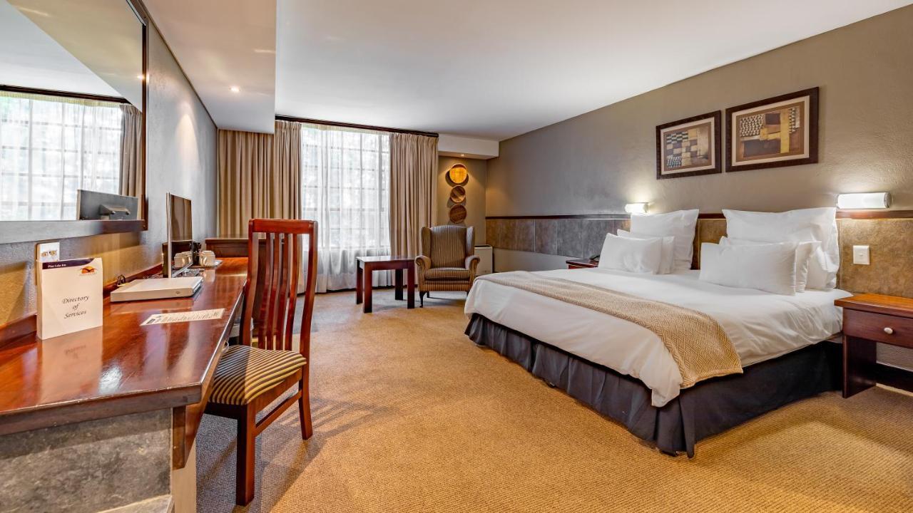 African Sky Hotels - Pine Lake Inn White River Exterior foto