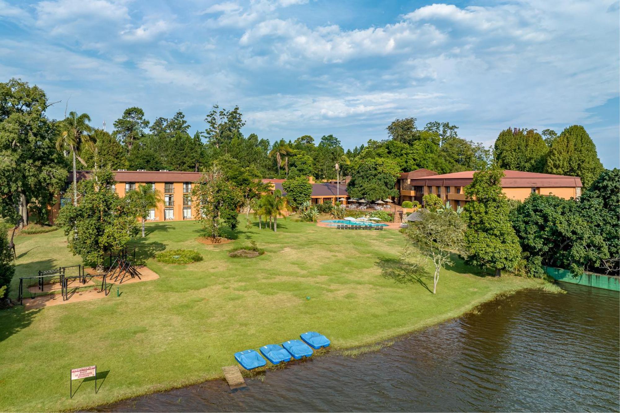 African Sky Hotels - Pine Lake Inn White River Exterior foto