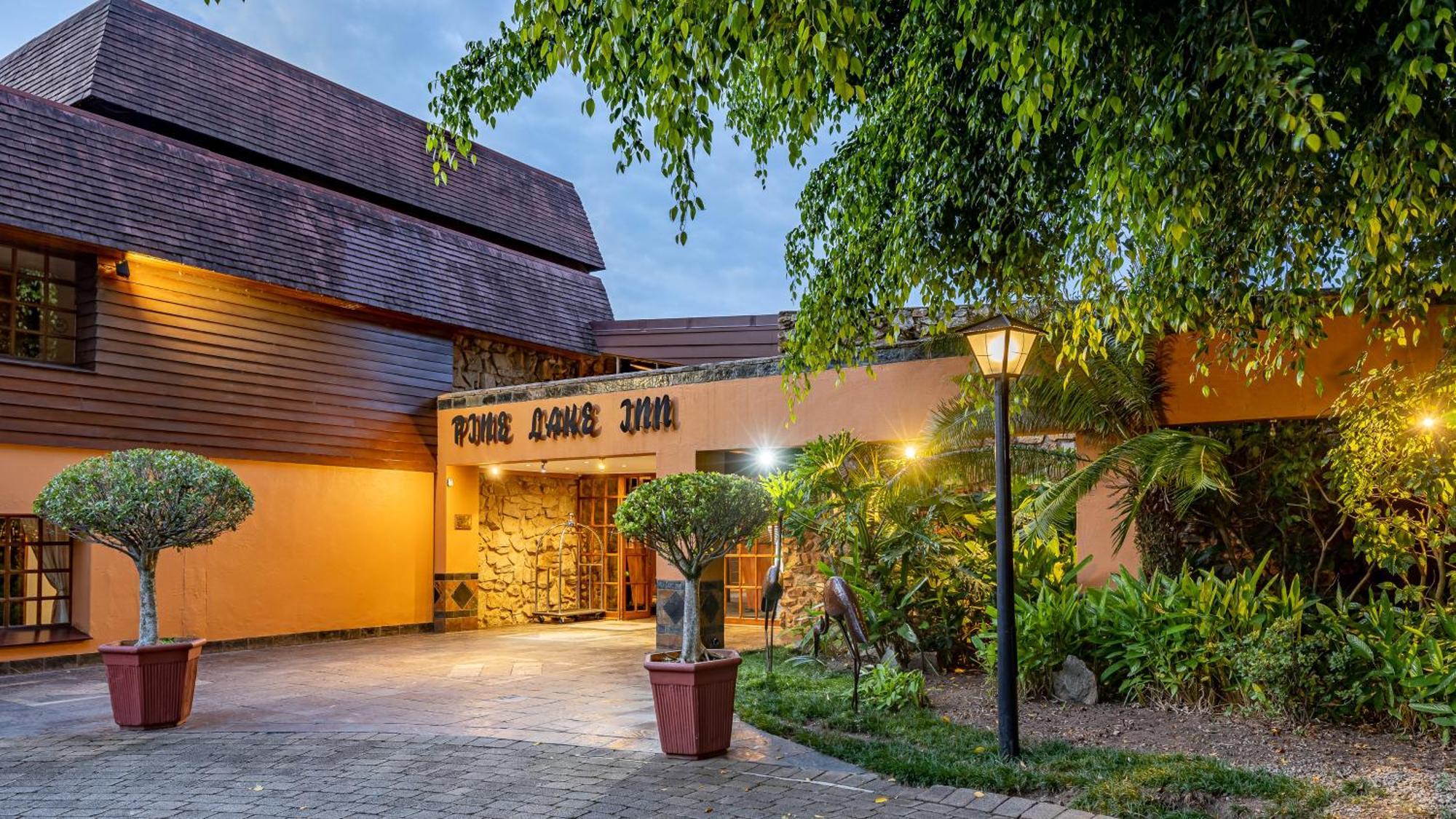 African Sky Hotels - Pine Lake Inn White River Exterior foto