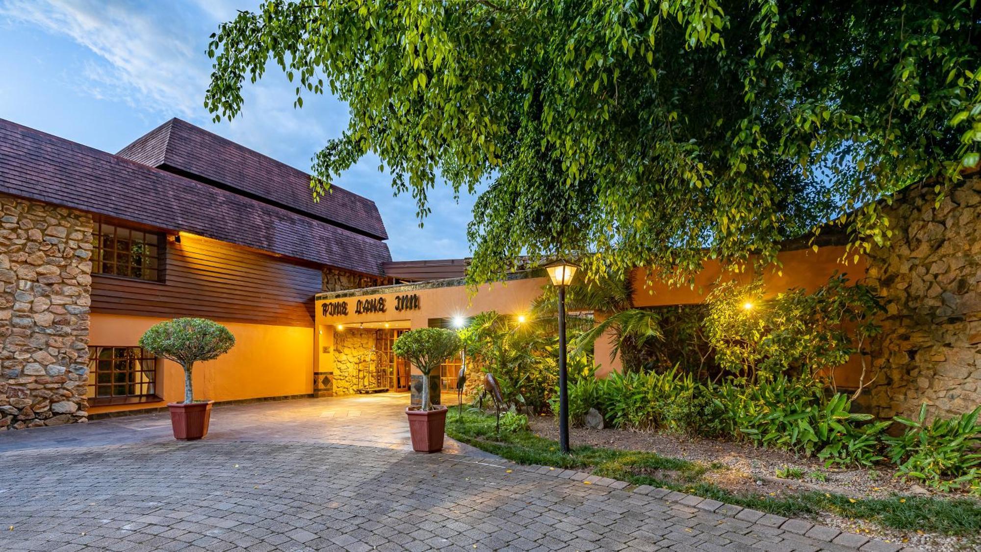 African Sky Hotels - Pine Lake Inn White River Exterior foto